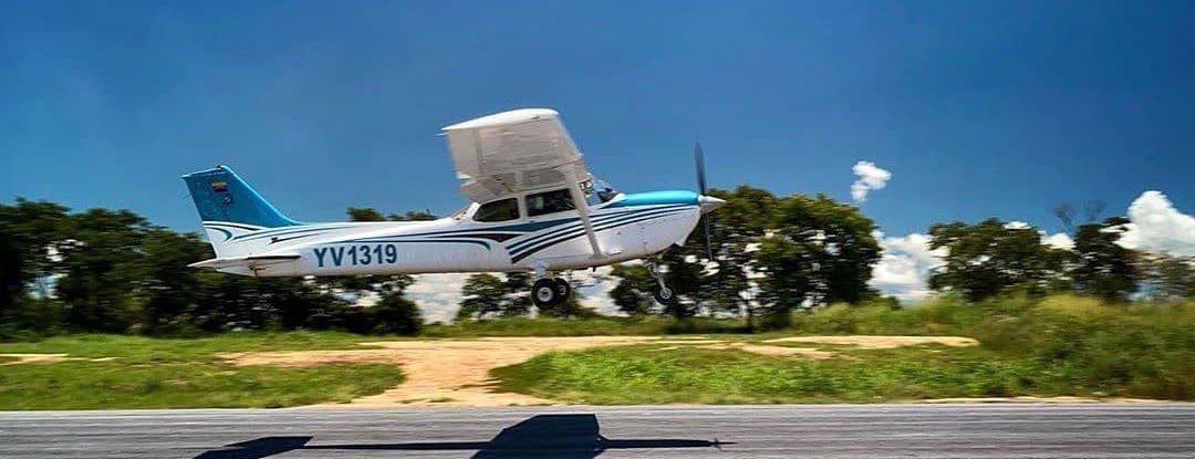 Hora de vuelo de instrucción - Cessna 172XP - Imagen 2