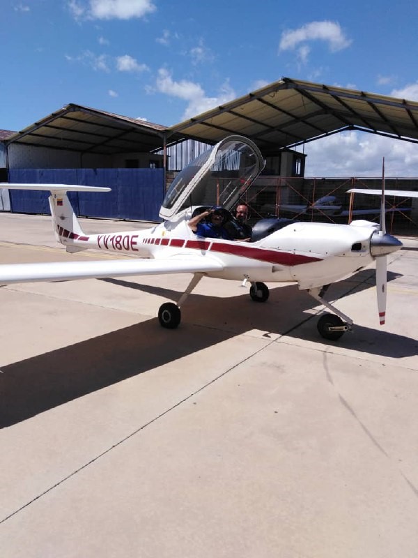 Hora de vuelo de instrucción - Diamond DA20 - Imagen 2